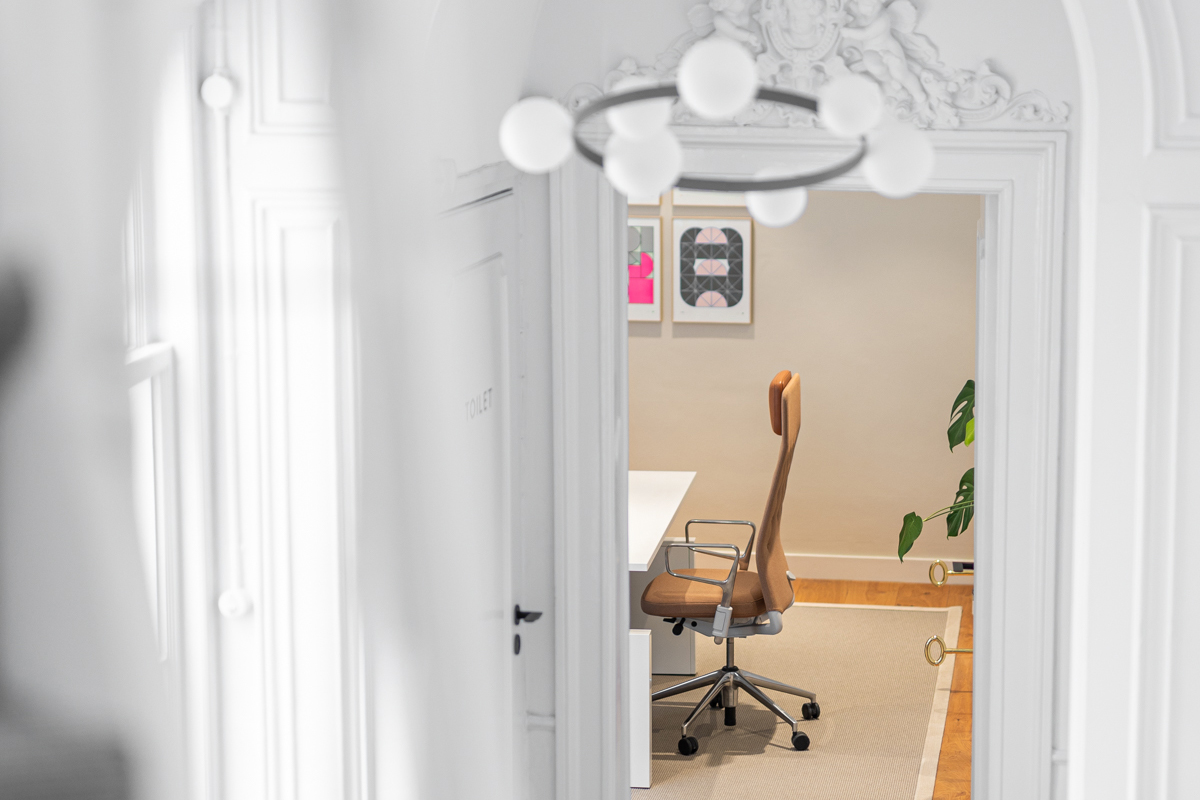 Werkplek met design meubilair Lubbers Boer Douma